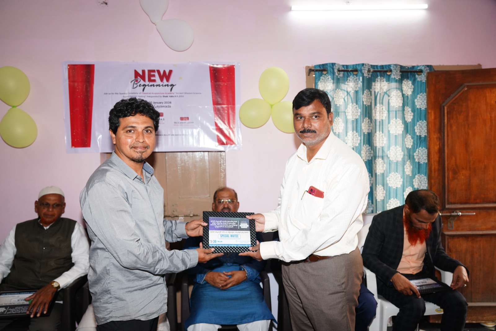 Felicitation of a guest with a memento